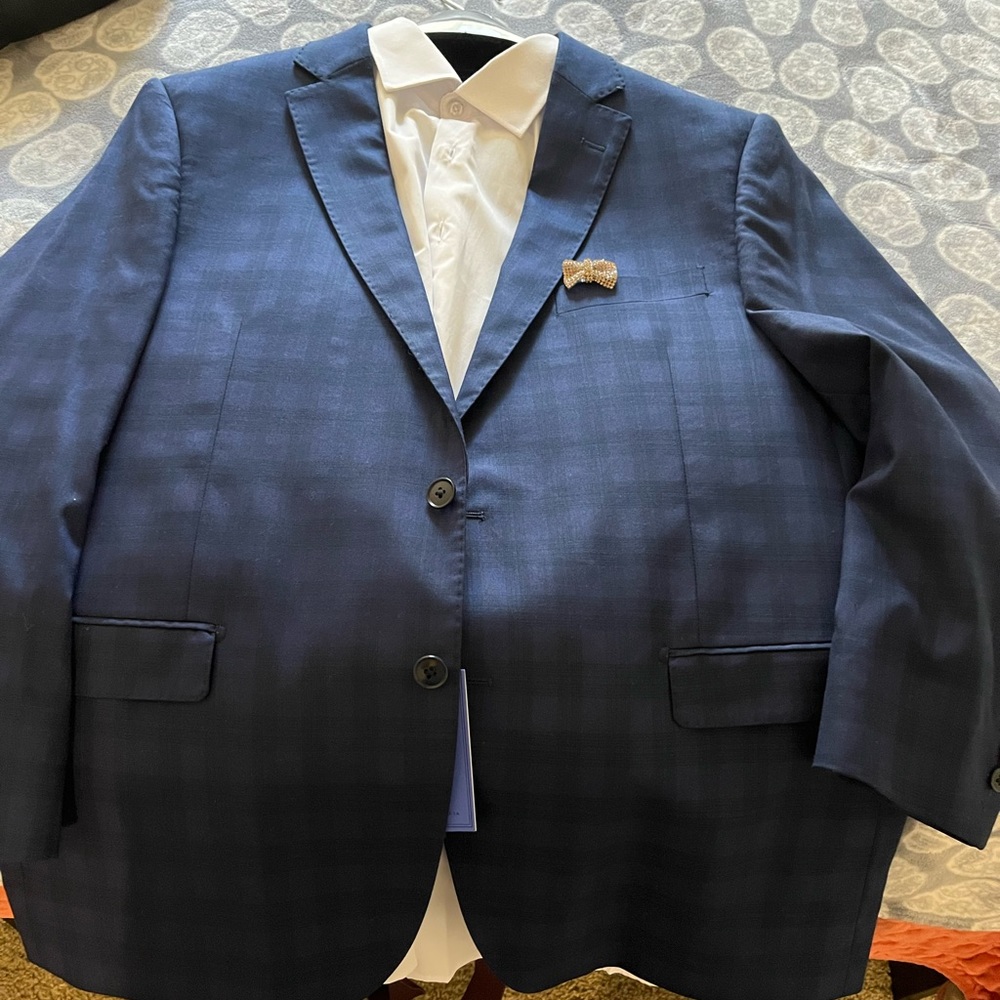 Brand New luxury suit made n never wore. With Shirt n Suspenders. Great price